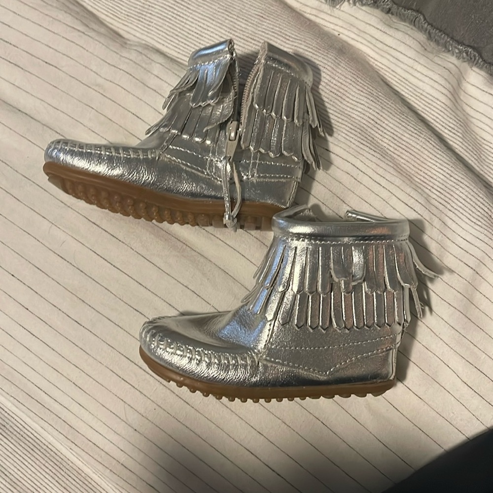 Silver Metallic Minnetonkas size 8c